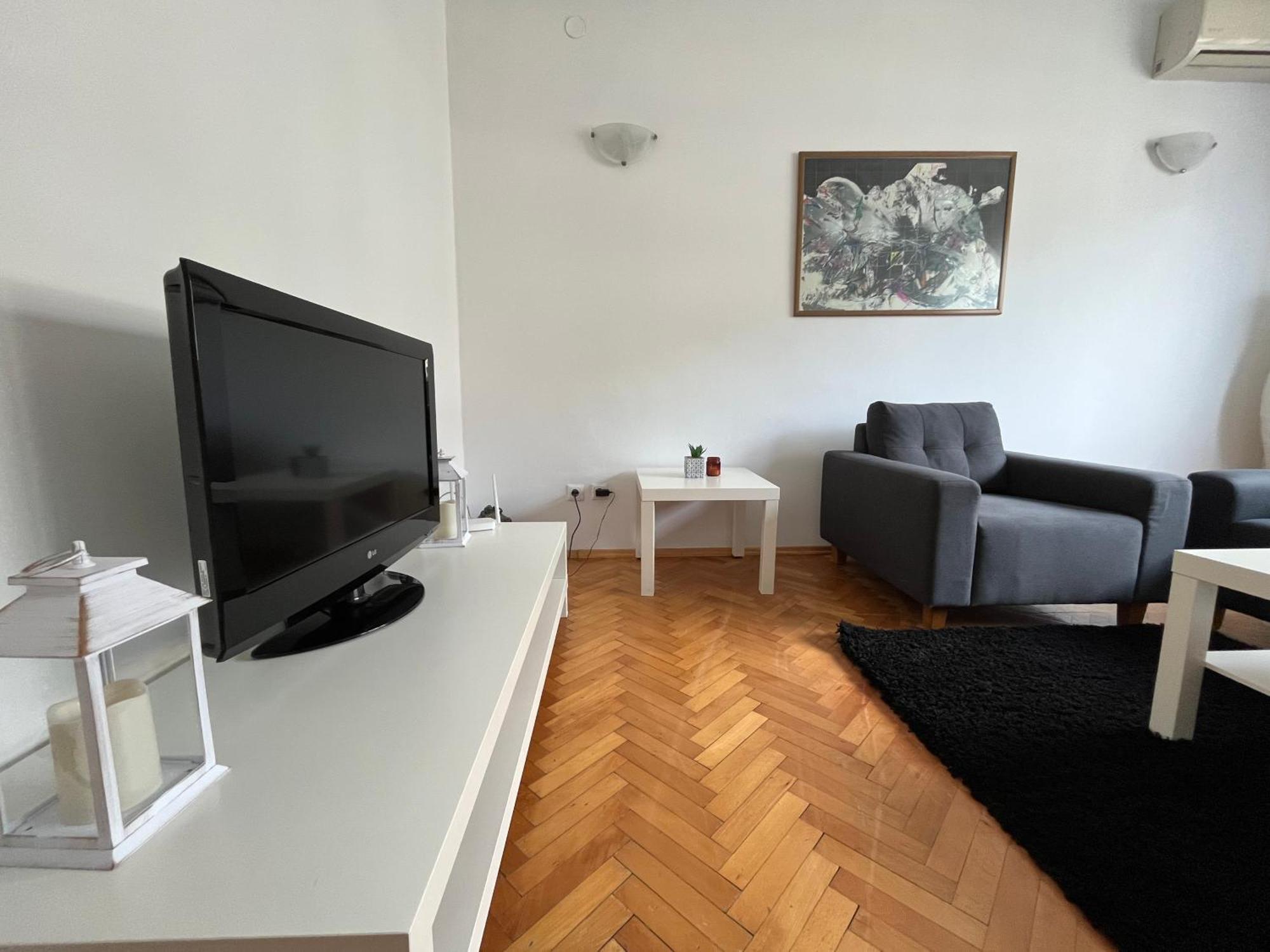 Central M - 5 Apartments Skopje Exteriör bild