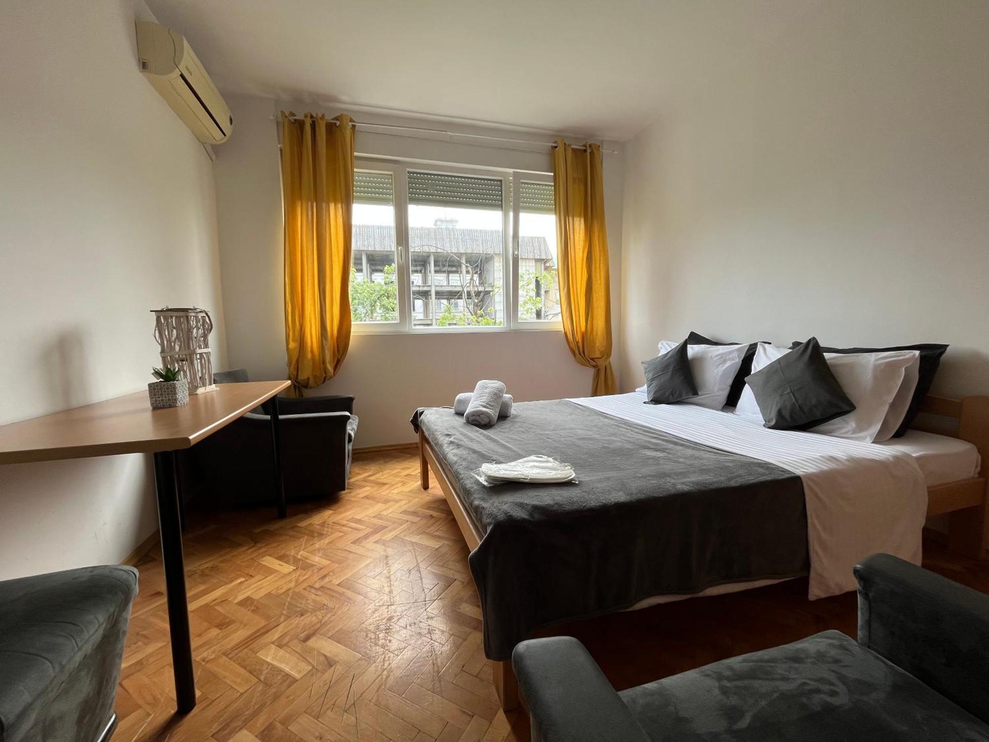 Central M - 5 Apartments Skopje Exteriör bild